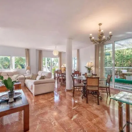 Inviting 6-bed House In Holiday home Marbella