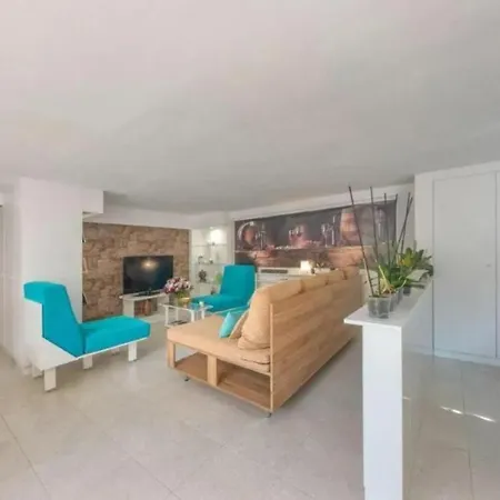 Inviting 6-bed House In Holiday home Marbella