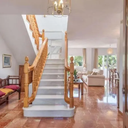 Holiday home Inviting 6-bed House In