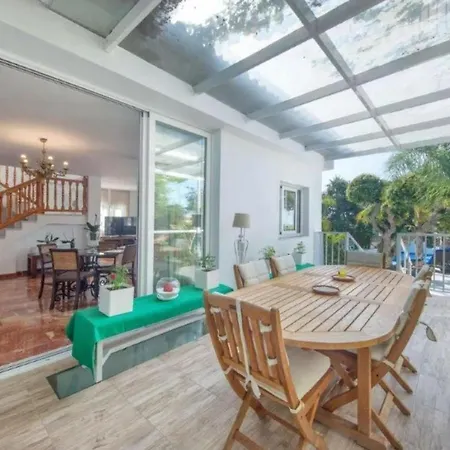 Holiday home Inviting 6-bed House In *