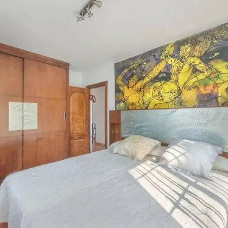 Holiday home Inviting 6-bed House In *