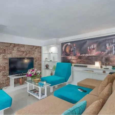 Holiday home Inviting 6-bed House In Marbella