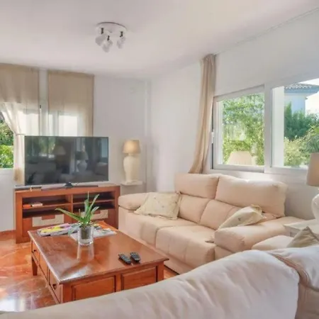 Inviting 6-bed House In * Marbella
