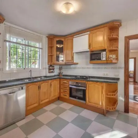 Holiday home Inviting 6-bed House In *
